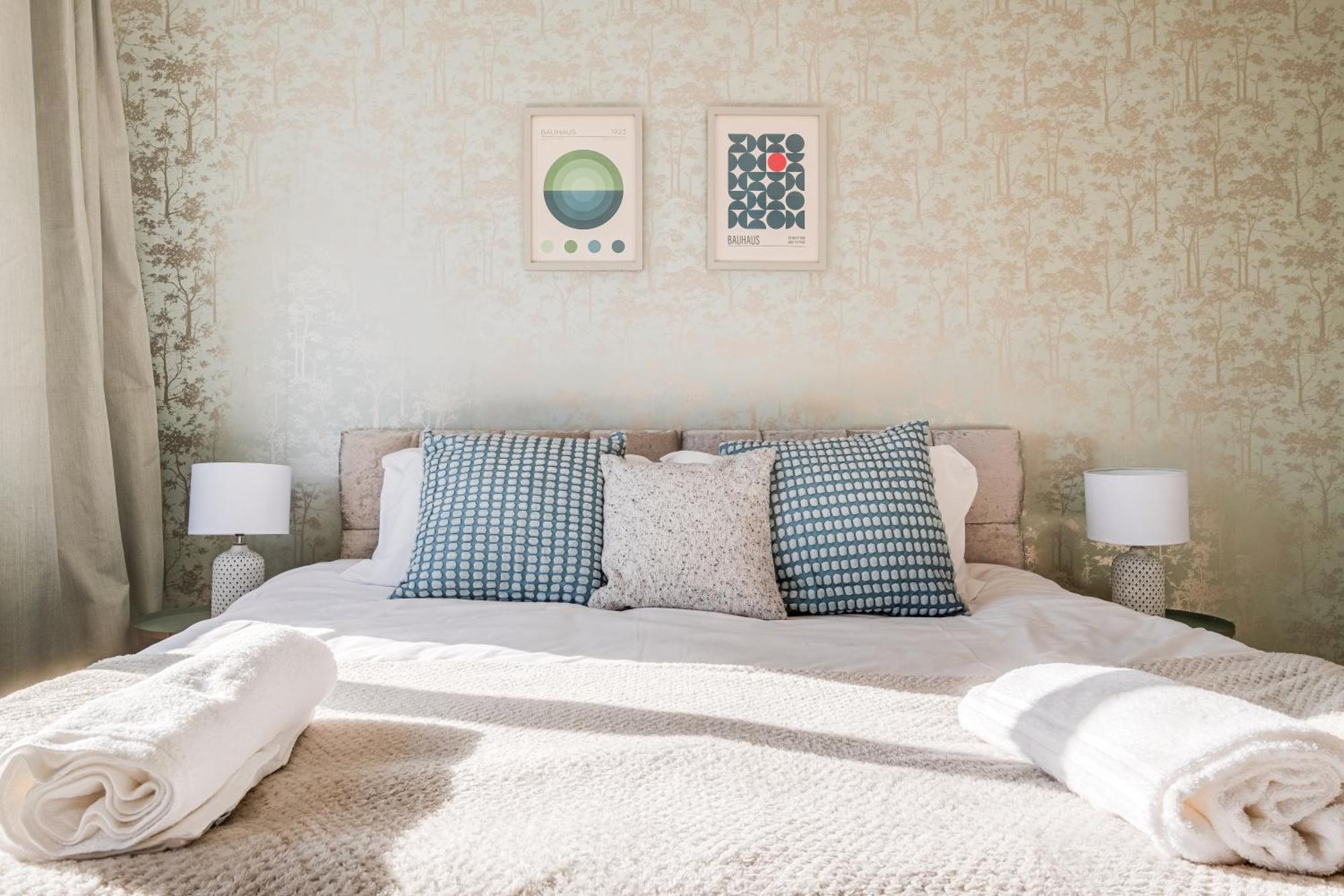 Comfy And Freshly Redecorated Home By Our Home Short Stays Close To Town Centre With Free Parking Bedford Eksteriør billede