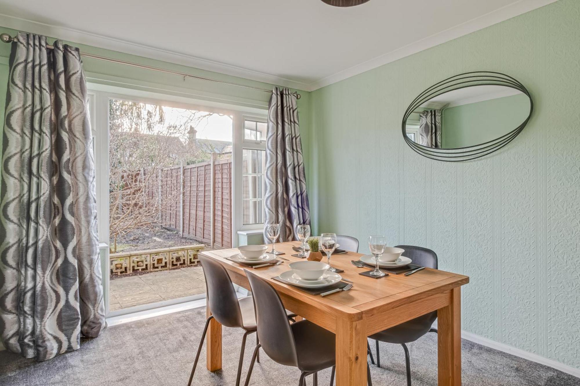 Comfy And Freshly Redecorated Home By Our Home Short Stays Close To Town Centre With Free Parking Bedford Eksteriør billede