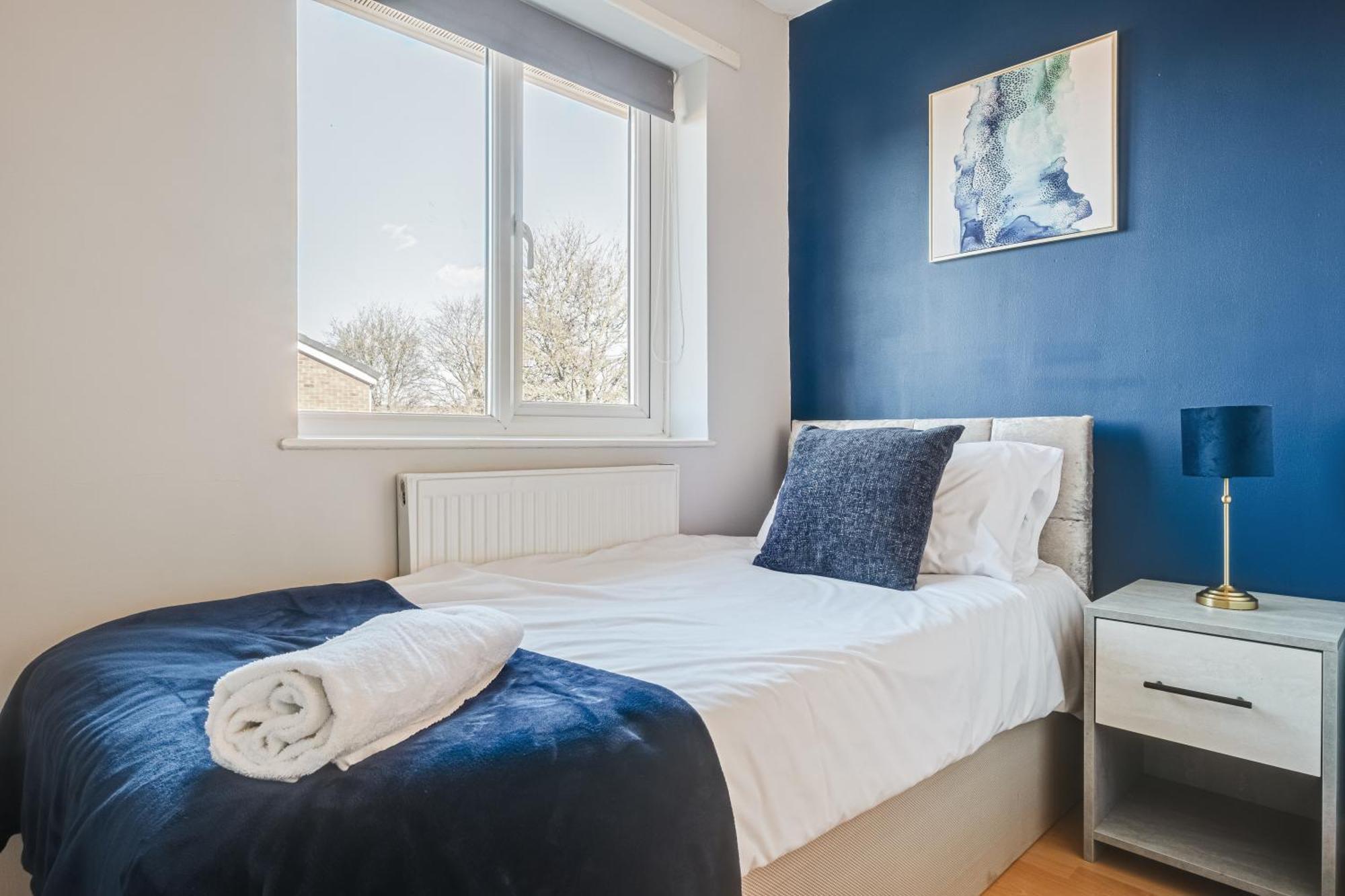 Comfy And Freshly Redecorated Home By Our Home Short Stays Close To Town Centre With Free Parking Bedford Eksteriør billede